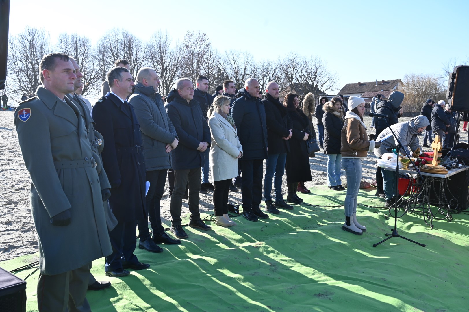 У Беочину одржано богојављенско пливање за часни крст